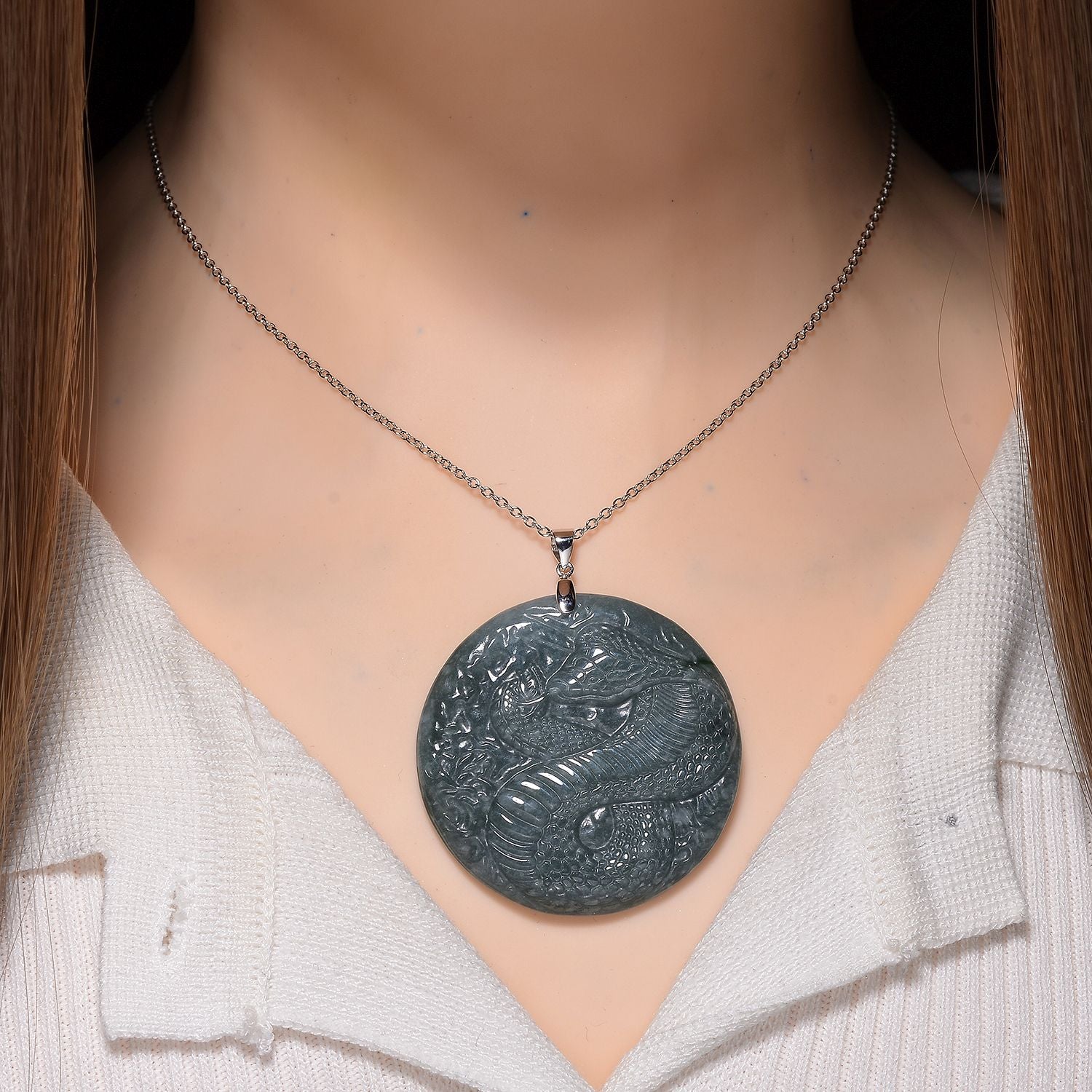 Natürlicher Olmek Jadeit Anhänger mit Kette ca. 50 cm, 925 Silber rhodiniert ca. 115.00 ct
