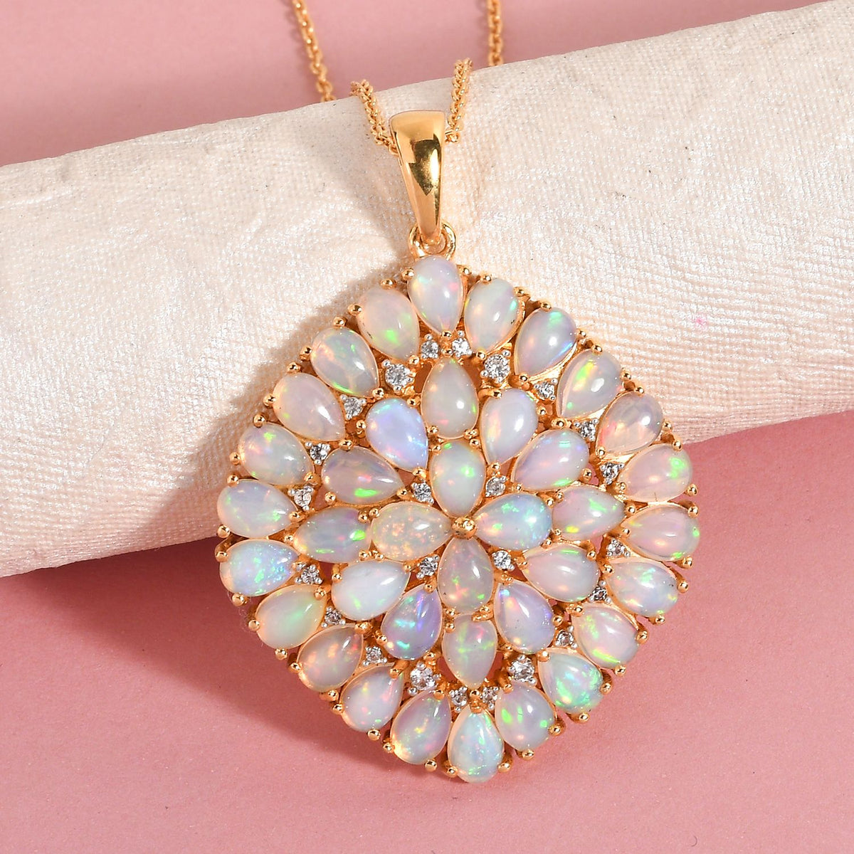 Natürlicher, äthiopischer Welo Opal und weißer Zirkon-Anhänger mit Kette, 925 Silber vergoldet ca. 9.01 ct