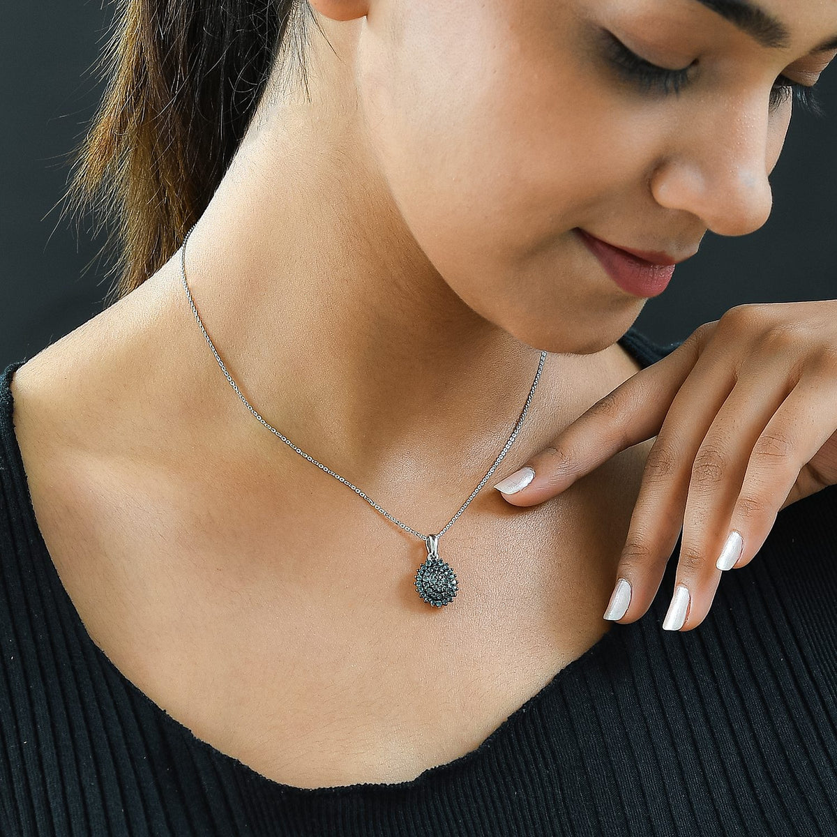 Alexandrit Anhänger mit Kette, 925 Silber platiniert ca. 0.69 ct