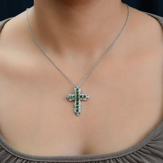 Natürlicher Chromdiopsid Kreuz-Anhänger mit Kette, Edelstahl ca. 1.25 ct