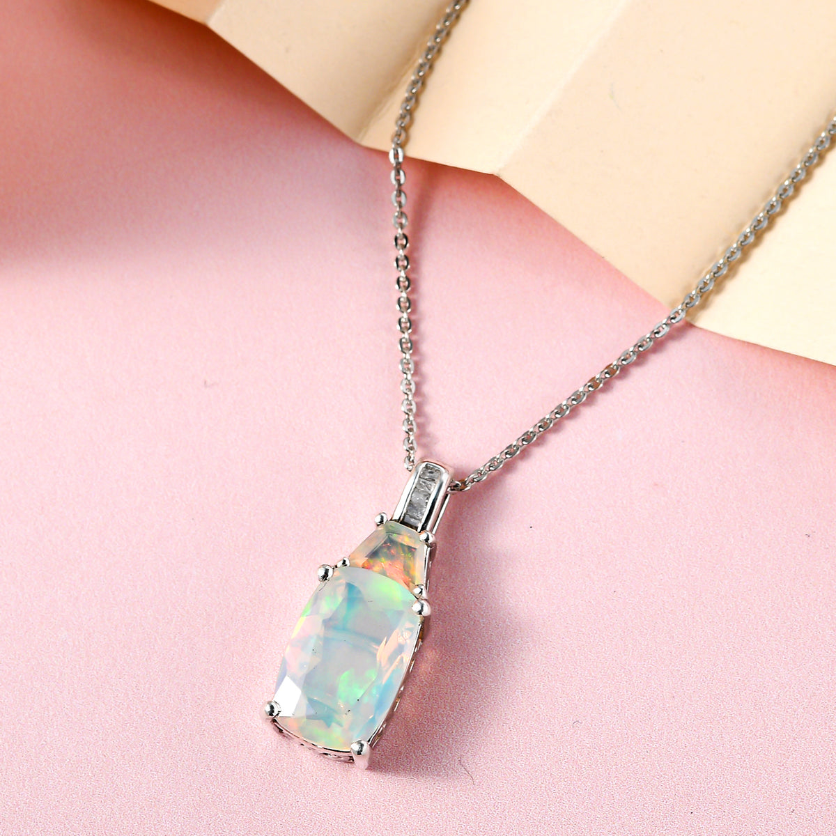 Natürlicher, äthiopischer Welo Opal Anhänger mit Kette, 925 Silber platiniert ca. 2.71 ct