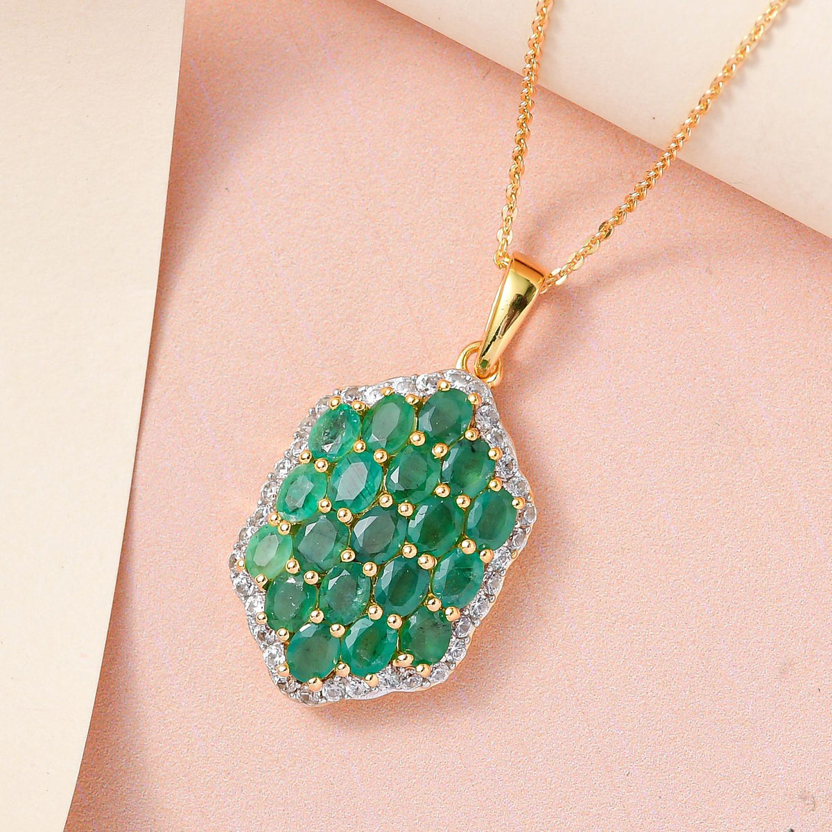 Kagem Sambischer Smaragd, weißer Zirkon Anhänger mit Kette, 925 Silber vergoldet ca. 3.24 ct