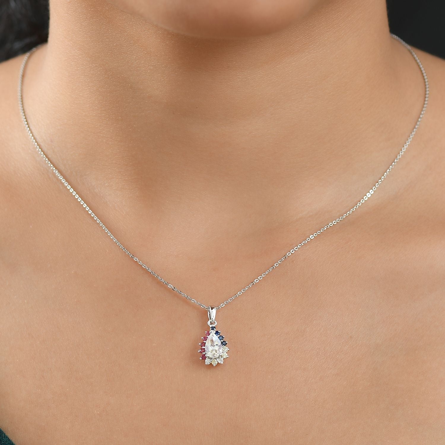 D'joy AAA Premium Malagasy Mondstein, Mehrfarbiger Saphir Cosmic Dewdrop Anhänger mit Kette ca. 50 cm, 925 Silber rhodiniert ca. 1.40 ct