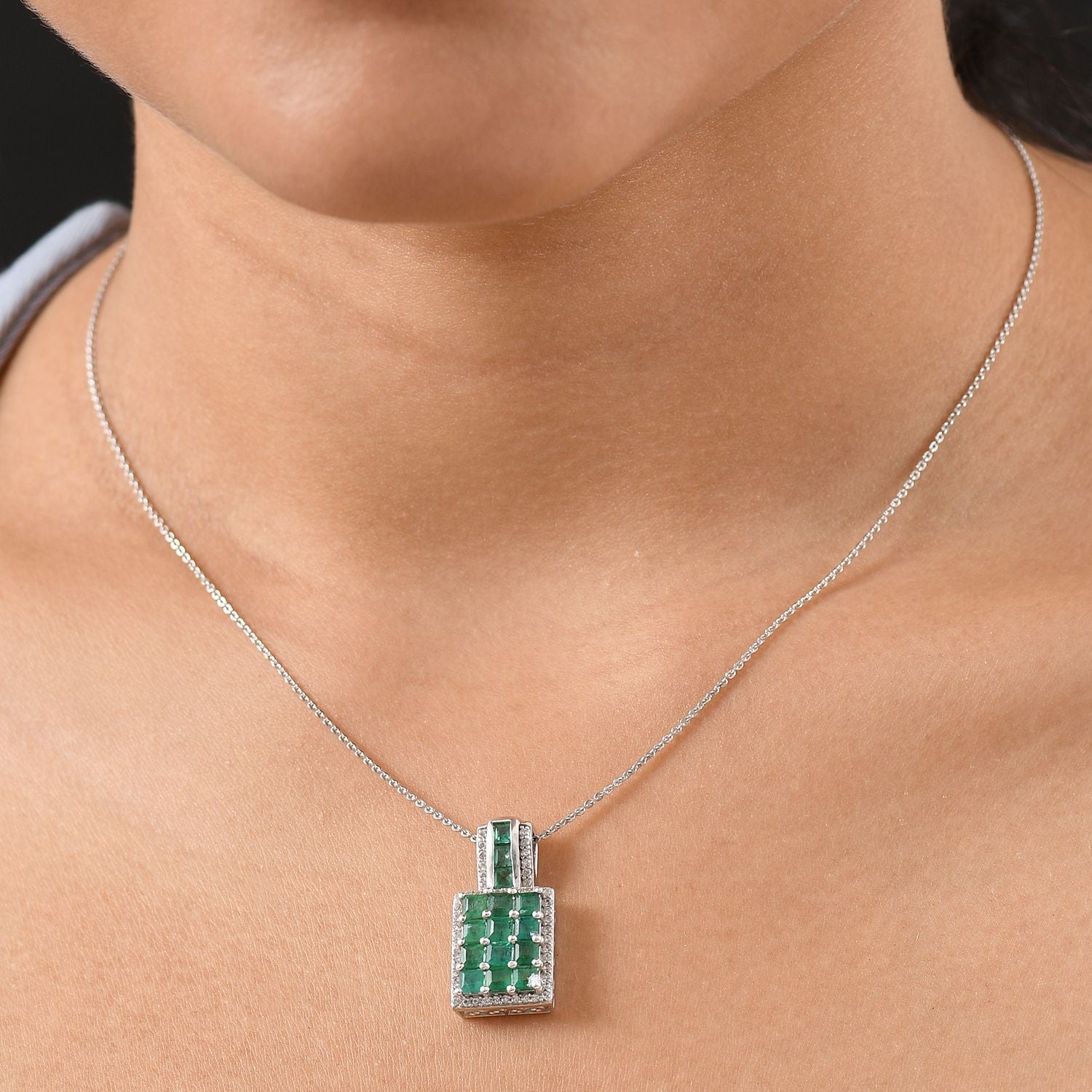 D'joy AA Smaragd Anhänger mit Kette ca. 50 cm, 925 Silber rhodiniert ca. 2.56 ct