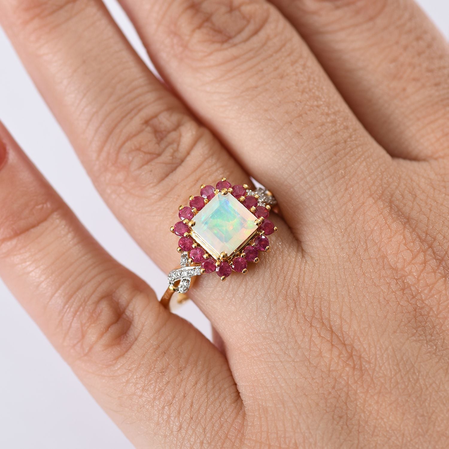 D'Joy äthiopisches Welo Opal, Niassa Rubin und Moissanit Schmuckset