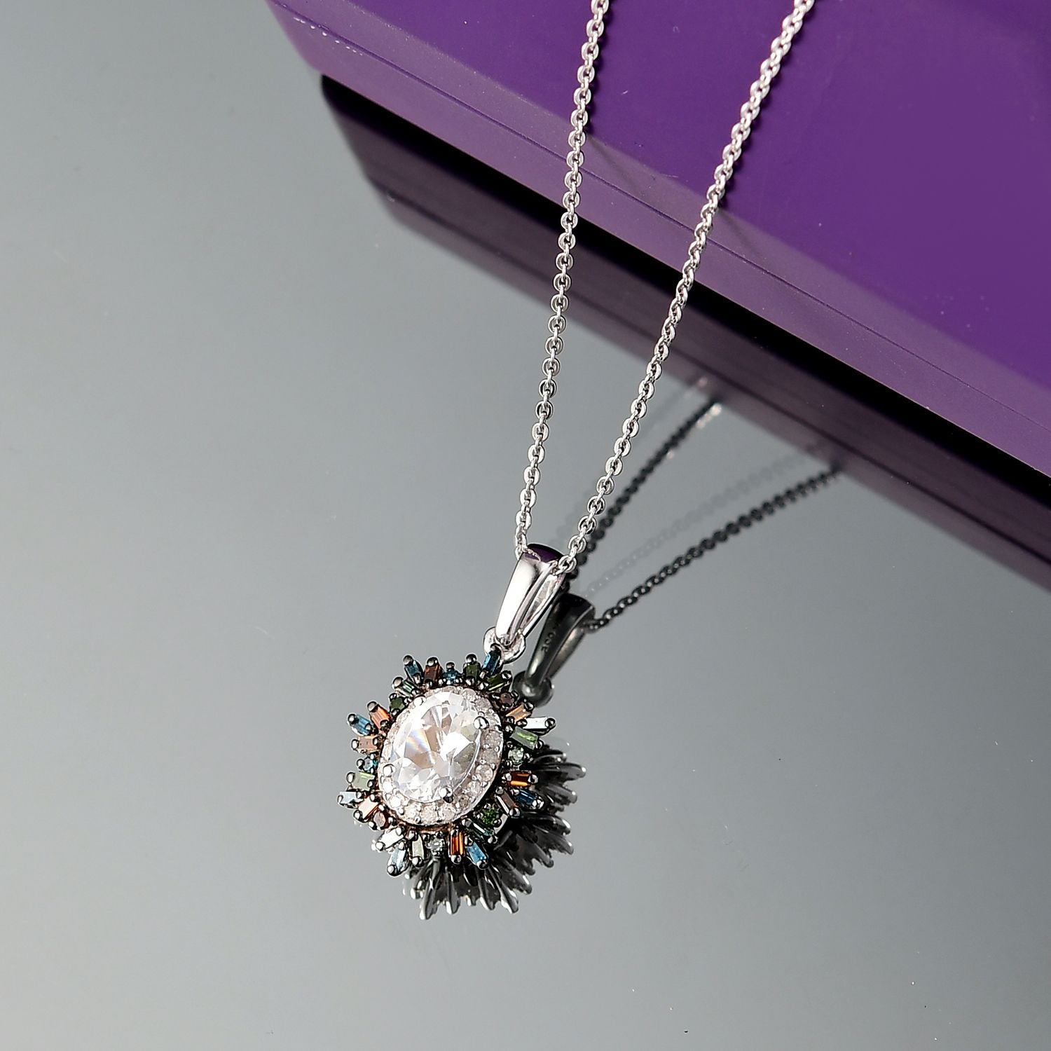 D'joy AAA Premium Malagasy Mondstein, Roter Diamant Starlit Bloom Anhänger mit Kette ca. 50 cm, 925 Silber rhodiniert ca. 1.31 ct