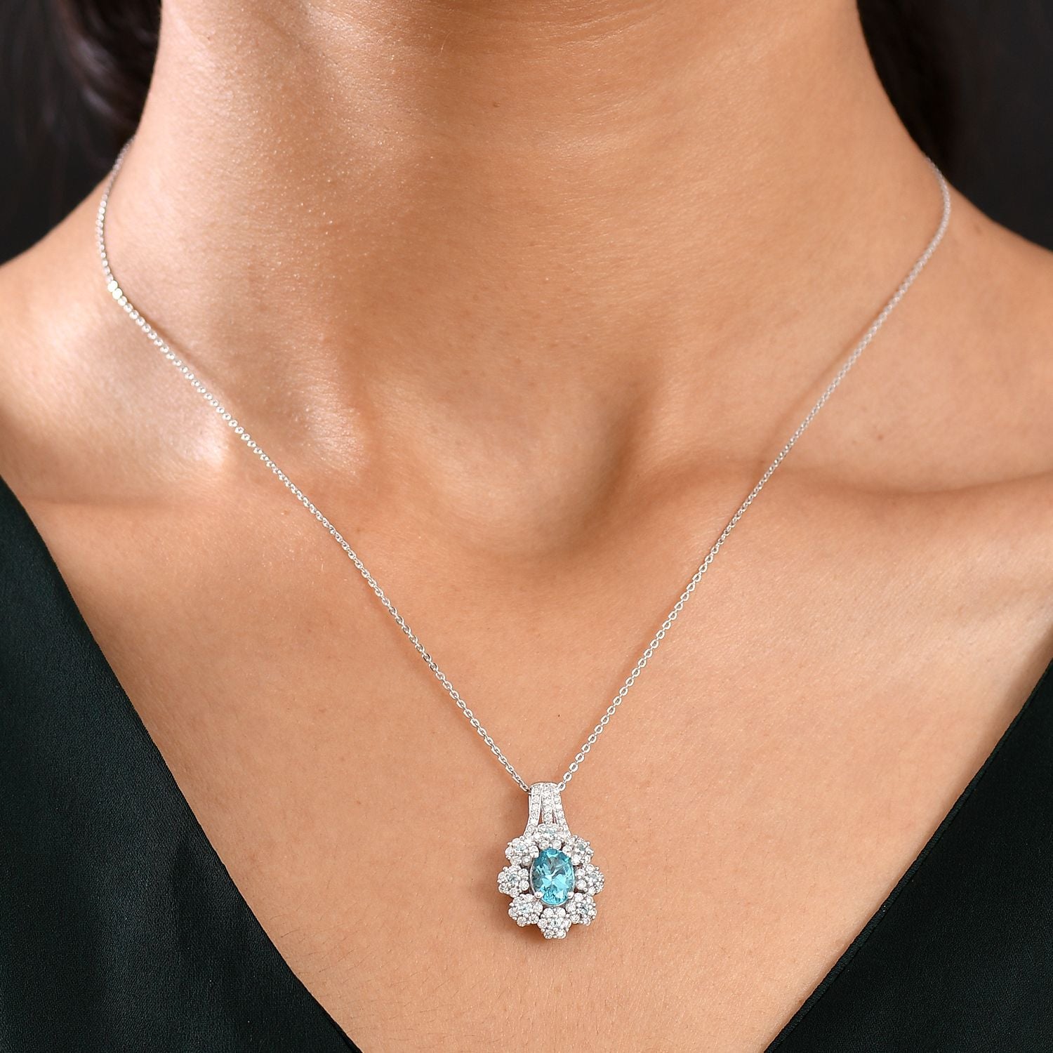 D'joy AAA Betroka Blauer Apatit Anhänger mit Kette (ca. 50 cm), 925 Silber rhodiniert ca. 1,99 ct.