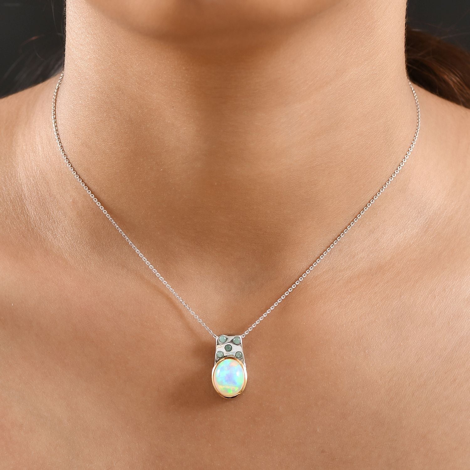 AA Natürlicher, äthiopischer Welo Opal, Smaragd Anhänger mit Kette, ca. 50 cm, 925 Silber rhodiniert ca. 2.89 ct