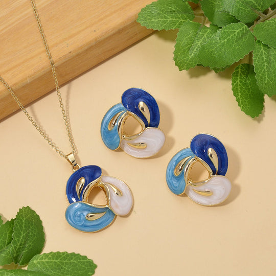2er-Set Emaille-Anhänger mit Kette und Ohrsteckern, abstraktes Design, Blau-Weiß