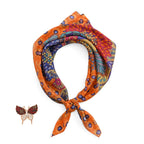 LA MAREY Signature - Seiden-Foulard aus 100% Maulbeerseide und Schmetterling-Seidenbrokat-Brosche, 110x110 cm, Safranorange