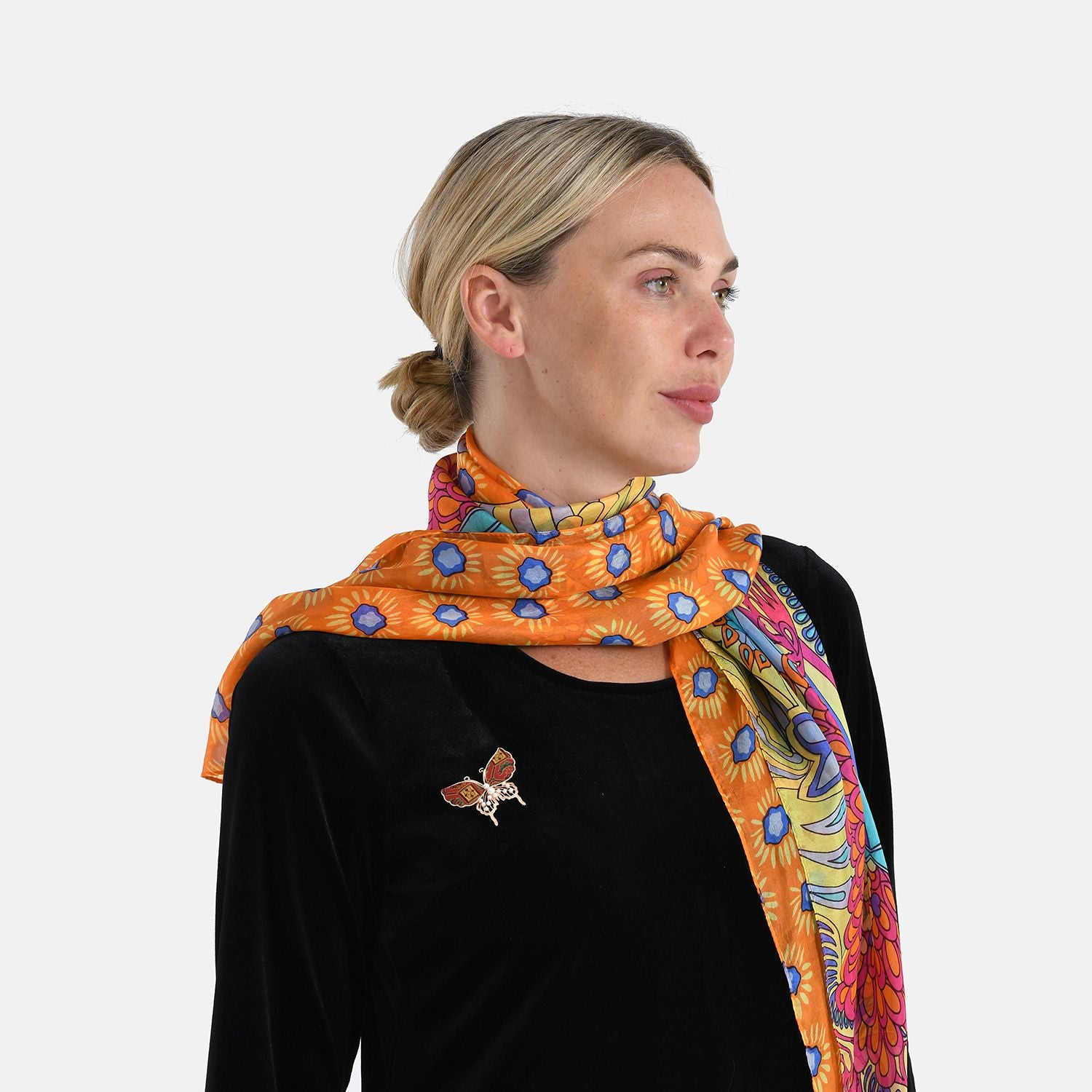 LA MAREY Signature - Seiden-Foulard aus 100% Maulbeerseide und Schmetterling-Seidenbrokat-Brosche, 110x110 cm, Safranorange