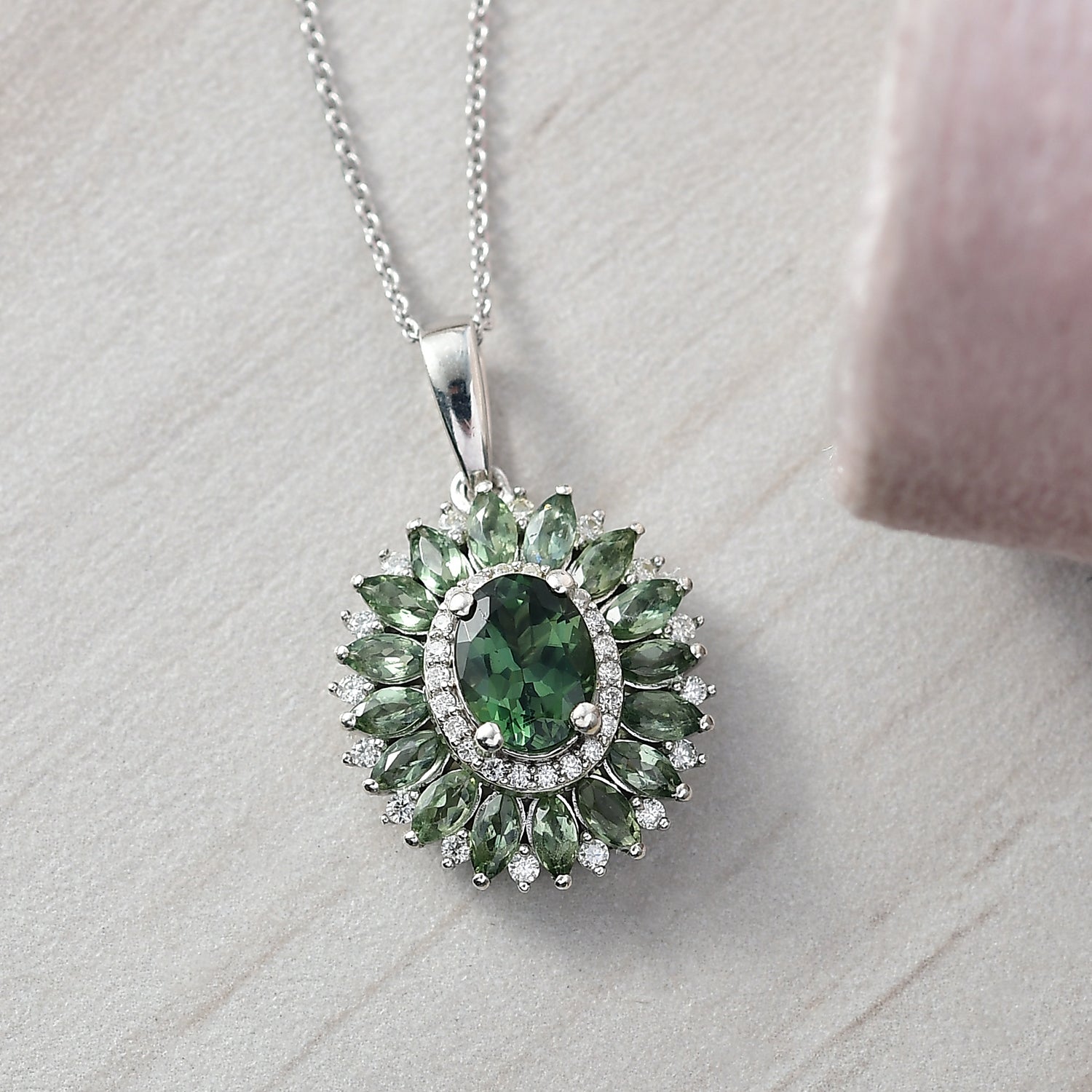 AA Grüner Apatit Schmuckset ca. 50 cm 925 Silber Rhodiniert ca. 2,91 ct.