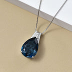D'Joy London Blau Topas, Moissanit Anhäanger mit Kette. 50 cm 925 Silber rhodiniert ca. 13.20 ct
