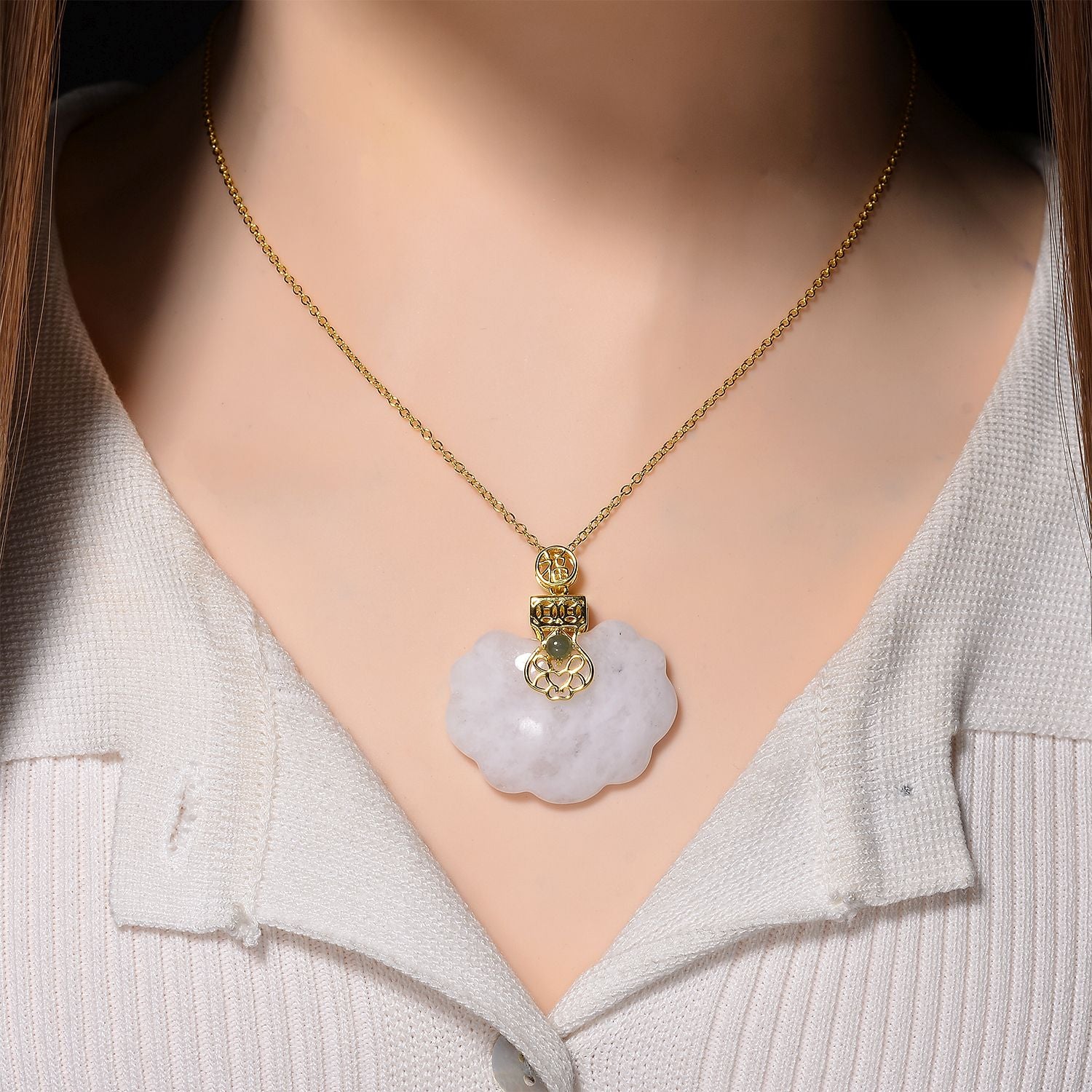 D'Joy Natürliche Weiße Jade Anhänger mit Kette ca. 50 cm, 925 Silber vergoldet ca. 50,00 ct.