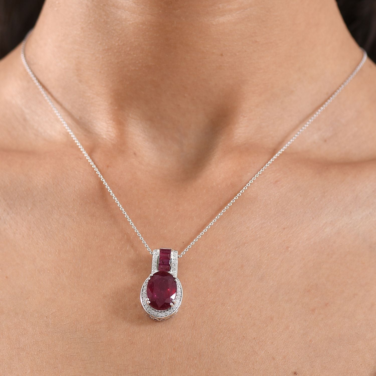 D'Joy AA Afrikanischer Rubin (Fissure gefüllt) Anhänger mit Kette, ca. 50 cm 925 Silber rhodiniert ca. 10.53 ct