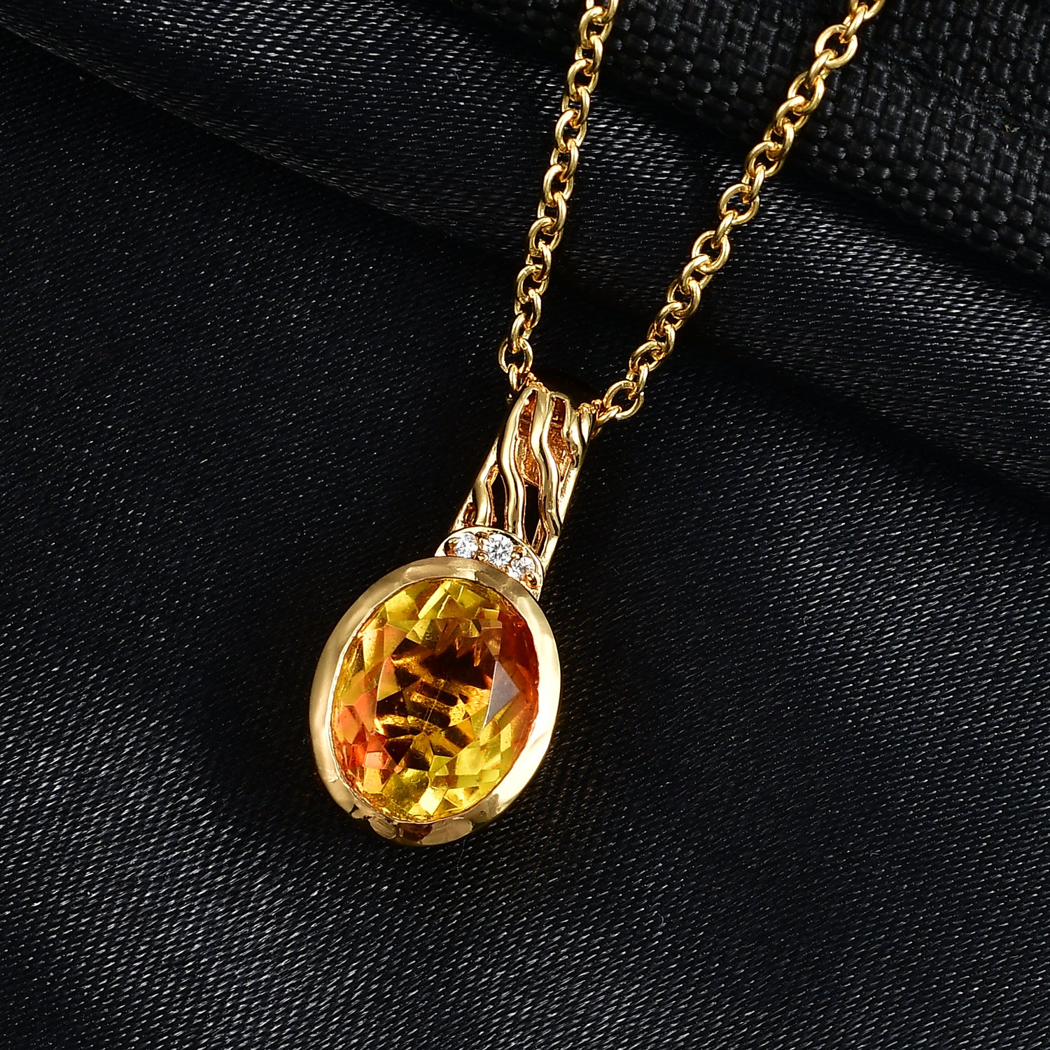 EVER TRUE Sphaleros Quarz, Weißer Zirkon Anhänger, goldfarbenes nickelfreies Messing, 316L Edelstahlkette 50 cm, ca. 3.19 ct