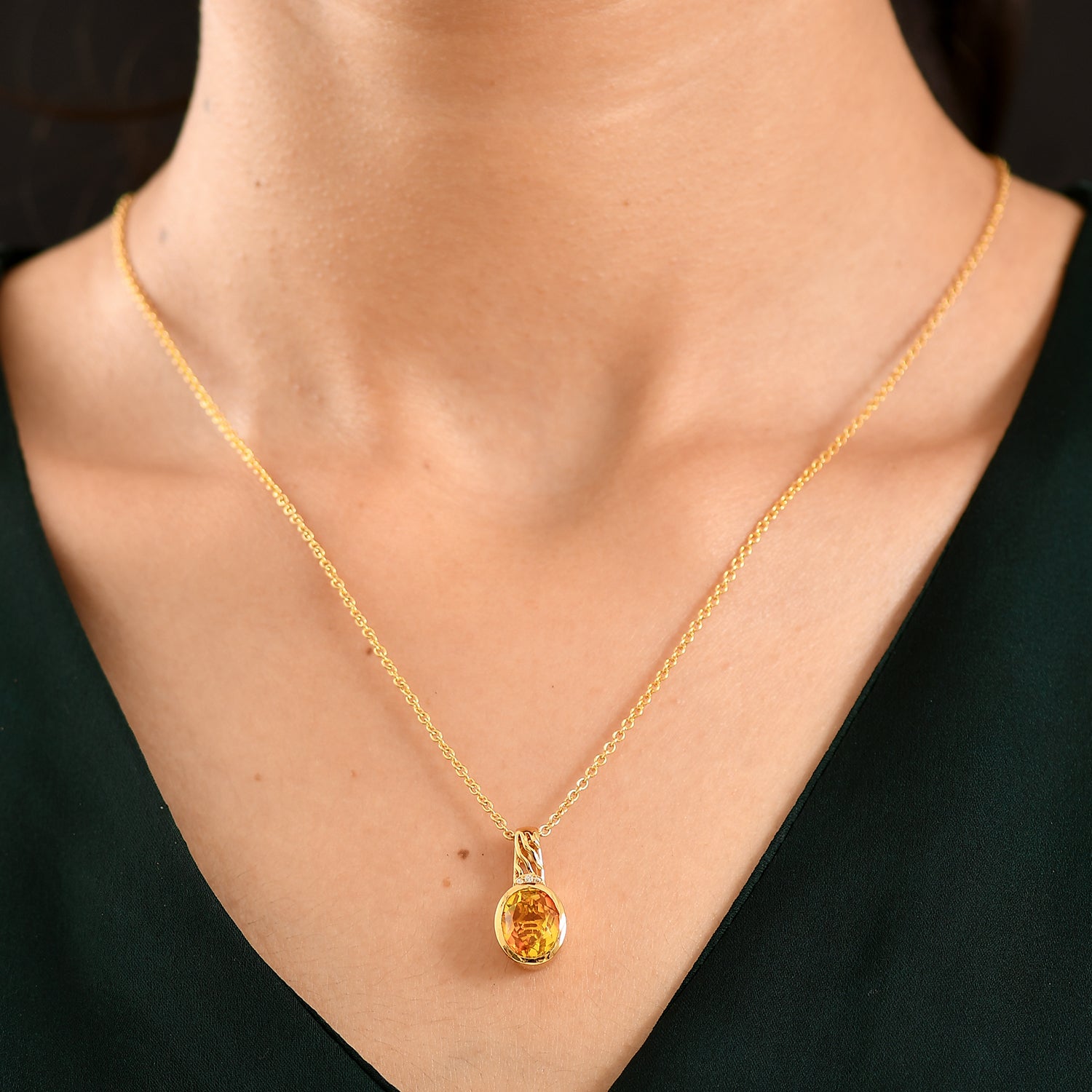 EVER TRUE Feuerflammen-Design - Sphaleros Quarz-Triplette, Weißer Zirkon Anhänger, goldfarbenes nickelfreies Messing, 316L Edelstahlkette 50 cm, ca. 3.19 ct