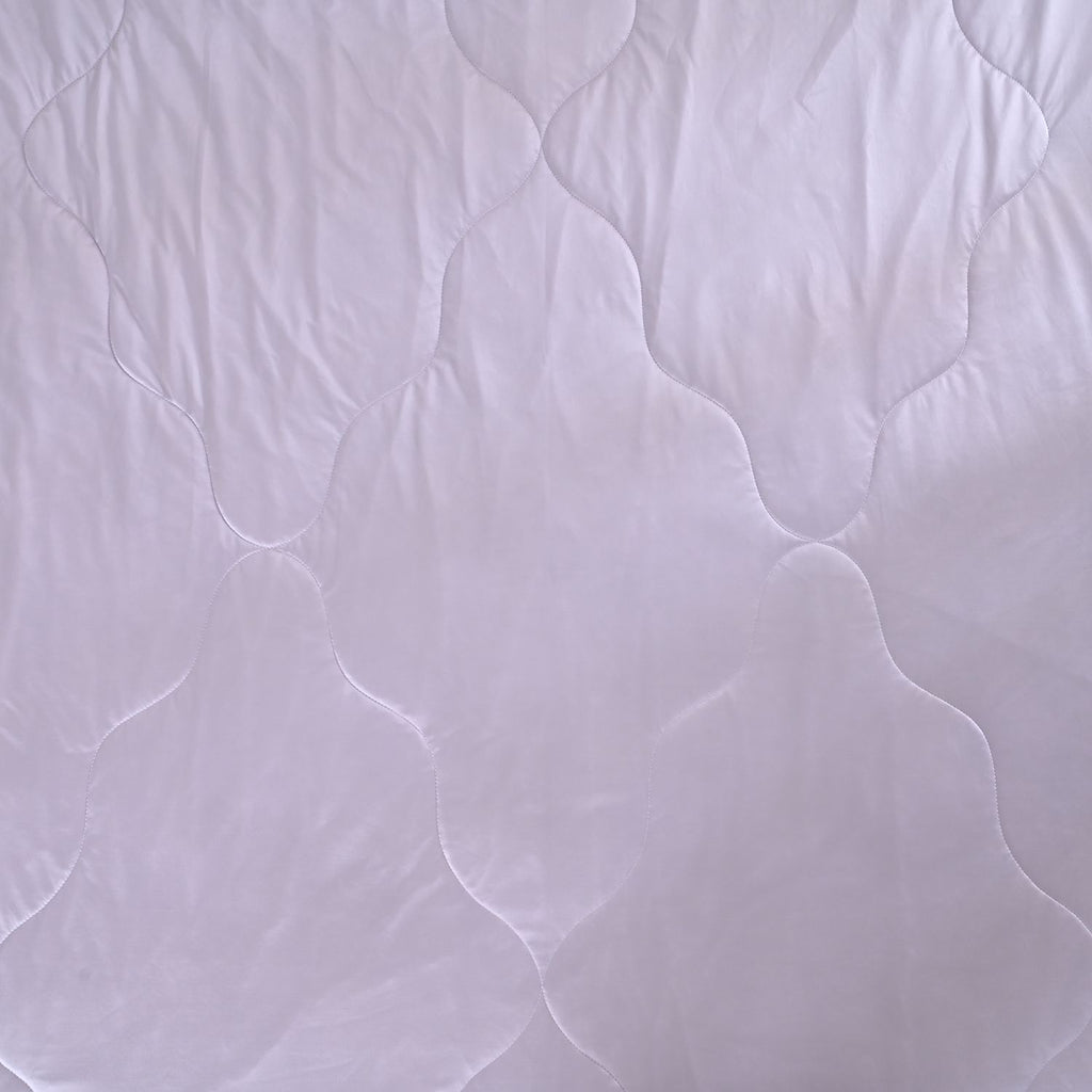 SERENITY NIGHT High-Tech Cooling-Steppdecken-Set mit edler, temperaturregulierender Maulbeeren-Seiden-Füllung und MOP Knöpfe, 135x200 - 40x80 cm, Flieder