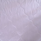 SERENITY NIGHT High-Tech Cooling-Steppdecken-Set mit edler, temperaturregulierender Maulbeeren-Seiden-Füllung und MOP Knöpfe, 135x200 - 40x80 cm, Flieder