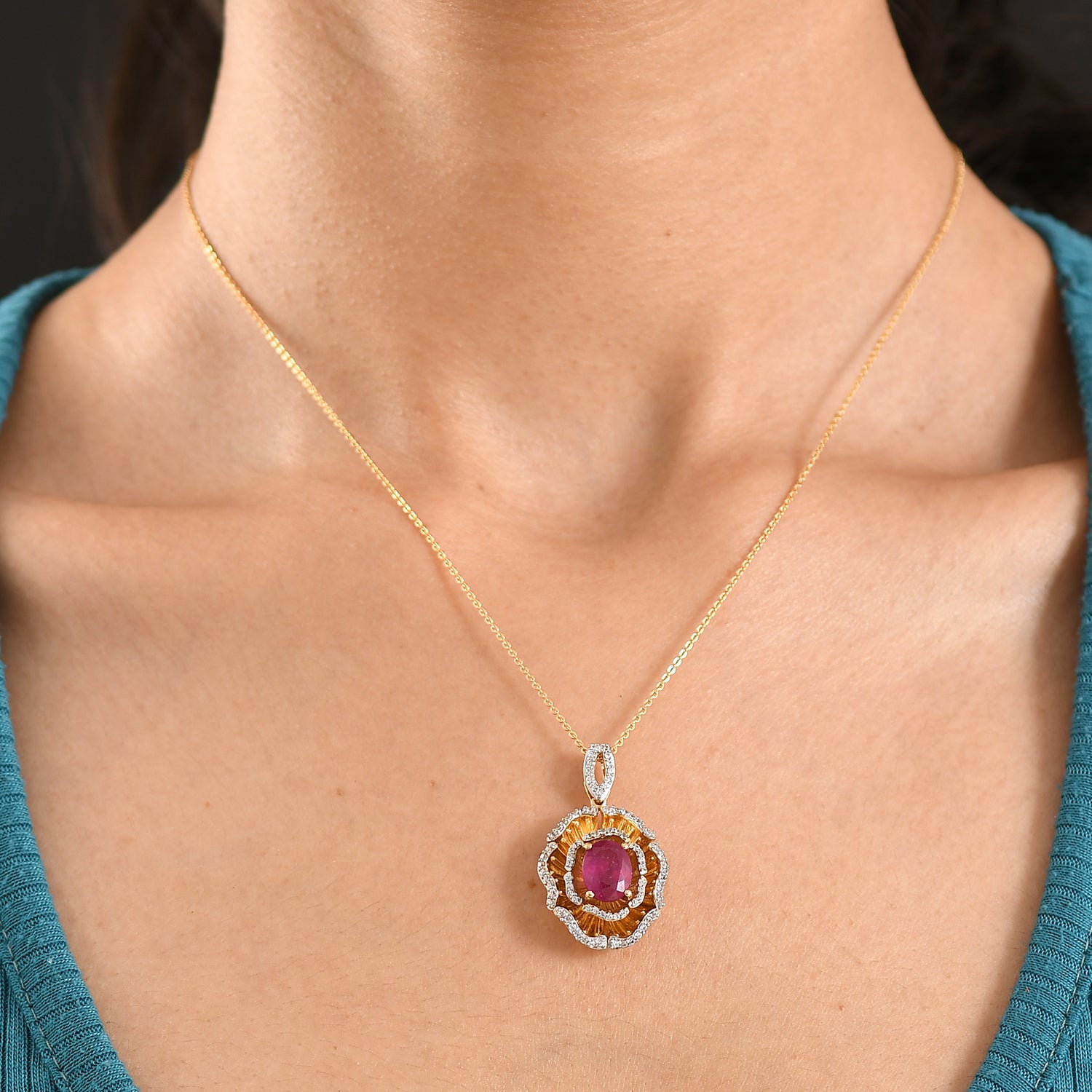D'Joy - Liebe in Blüte Afrikanischer Rubin (Fissure gefüllt), Weißer Zirkon Anhänger mit Kette, ca. 50 cm 925 Silber 750 Gelbgold Vermeil ca. 3.59 ct
