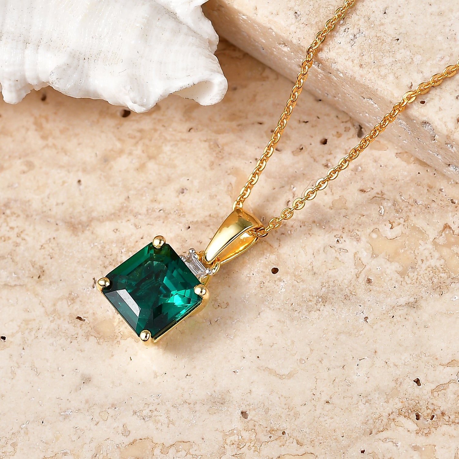 LUXURIANT AAA Labor Smaragd und Labor Diamant Anhänger mit 50cm Kette, 925 Silber 750 Gelbgold Vermeil - 2,22 ct.