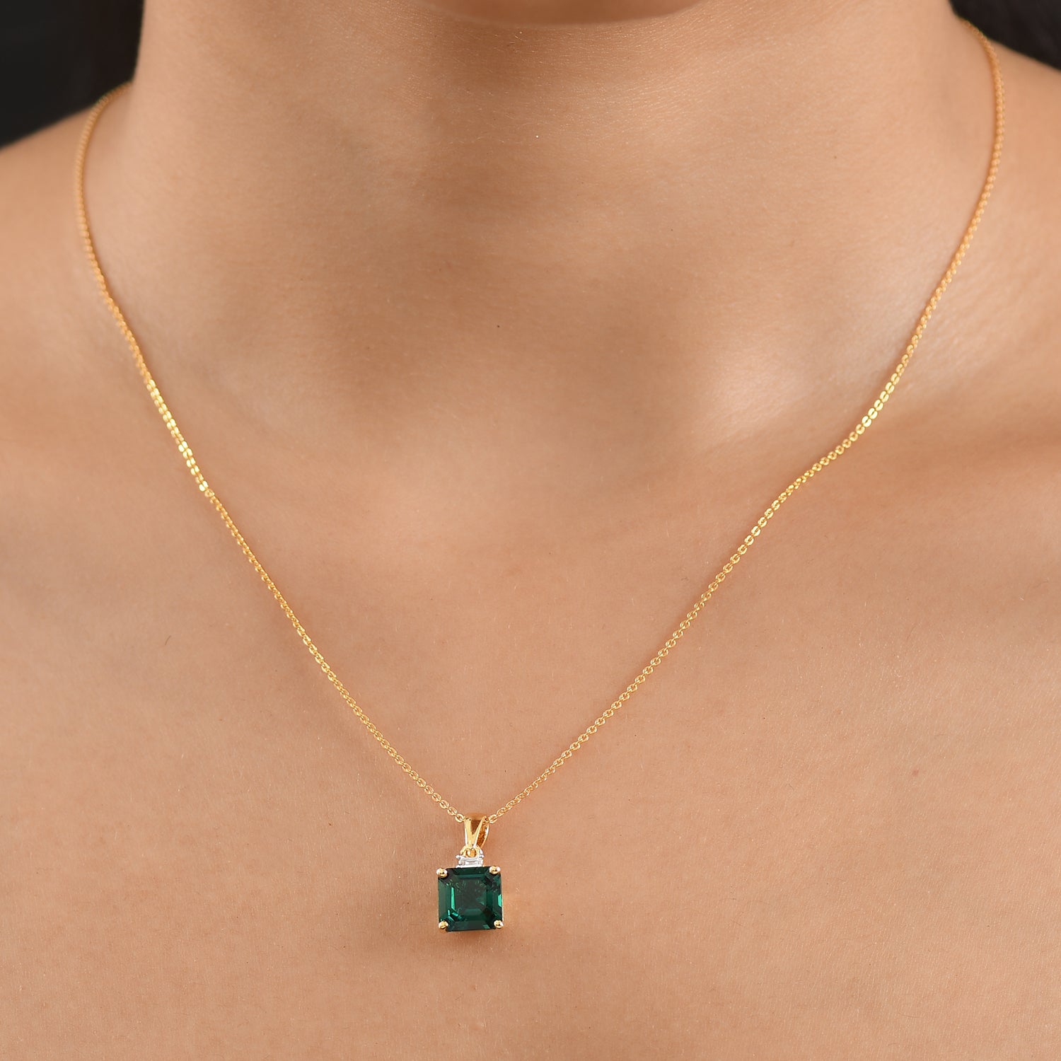 LUXURIANT AAA Labor Smaragd und Labor Diamant Anhänger mit 50cm Kette, 925 Silber 750 Gelbgold Vermeil - 2,22 ct.
