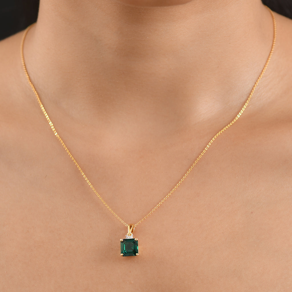 LUXURIANT AAA Labor Smaragd und Labor Diamant Anhänger mit 50cm Kette, 925 Silber 750 Gelbgold Vermeil - 2,22 ct.