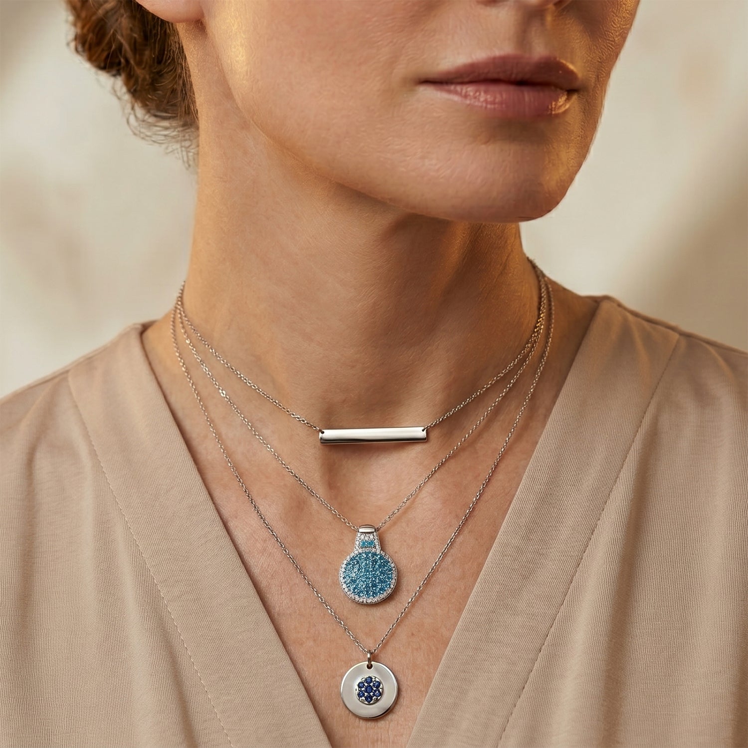 D'Joy Neon Apatit und Zirkon Halo Anhänger mit 50cm Kette, 925 Silber rhodiniert - 2,13 ct.