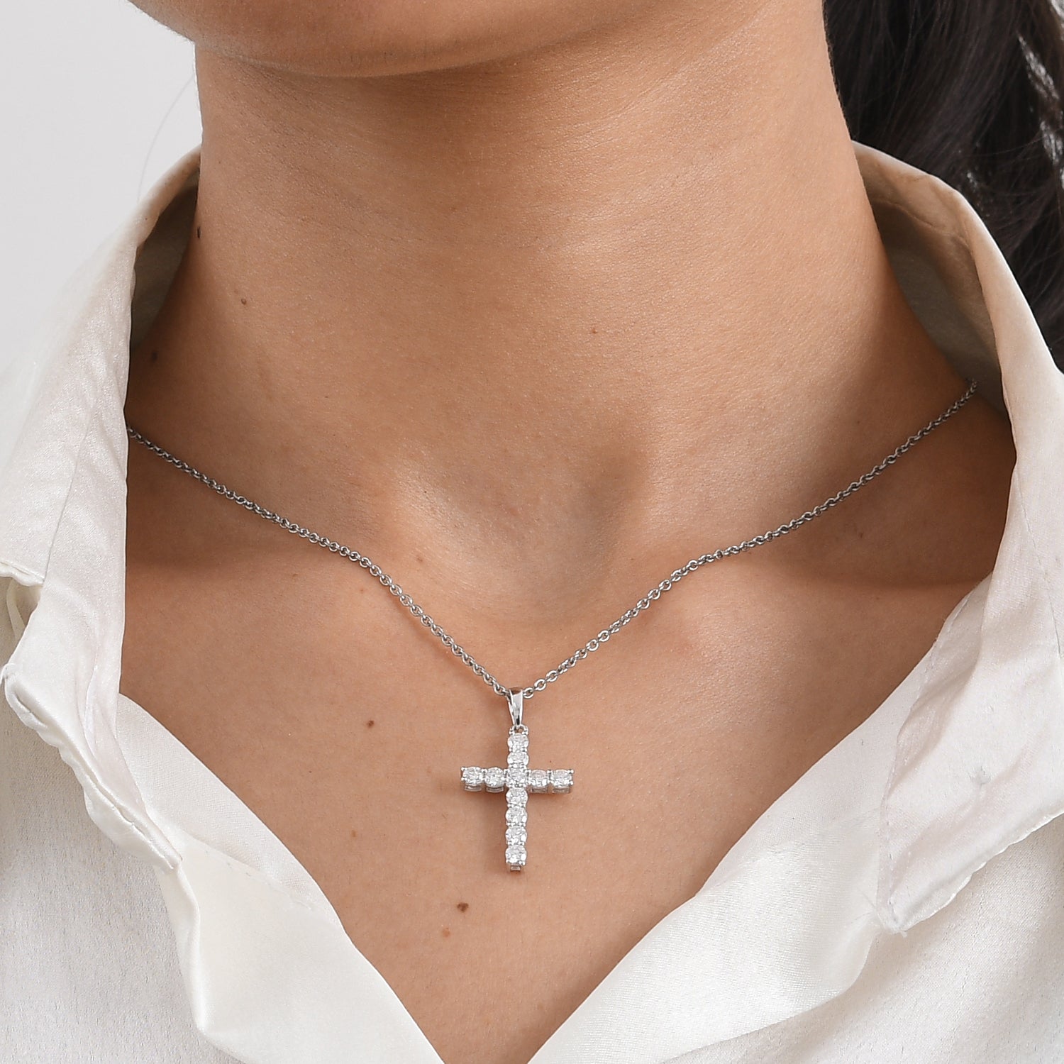 D'Joy Moissanit Kreuz Anhänger mit 50cm Edelstahl Kette, 925 Silber rhodiniert - 1 ct.
