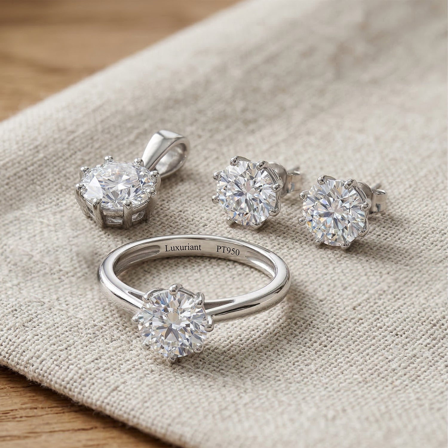 LUXURIANT DIAMOND- SGL zertifizierter VS-EF Labor Diamant-Anhänger Ring und Ohrringe 950 Platin