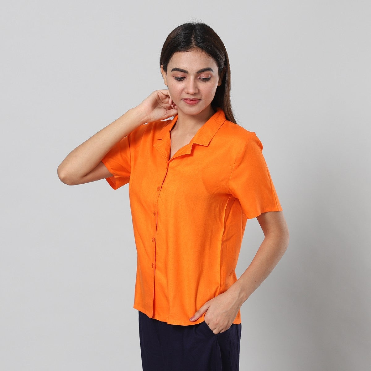 Einfarbiges Kurzarm-Top mit Knopfleiste, M, Orange