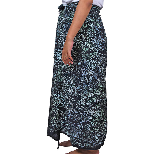 Bedruckter Sarong aus Viskose, Blau und Weiß