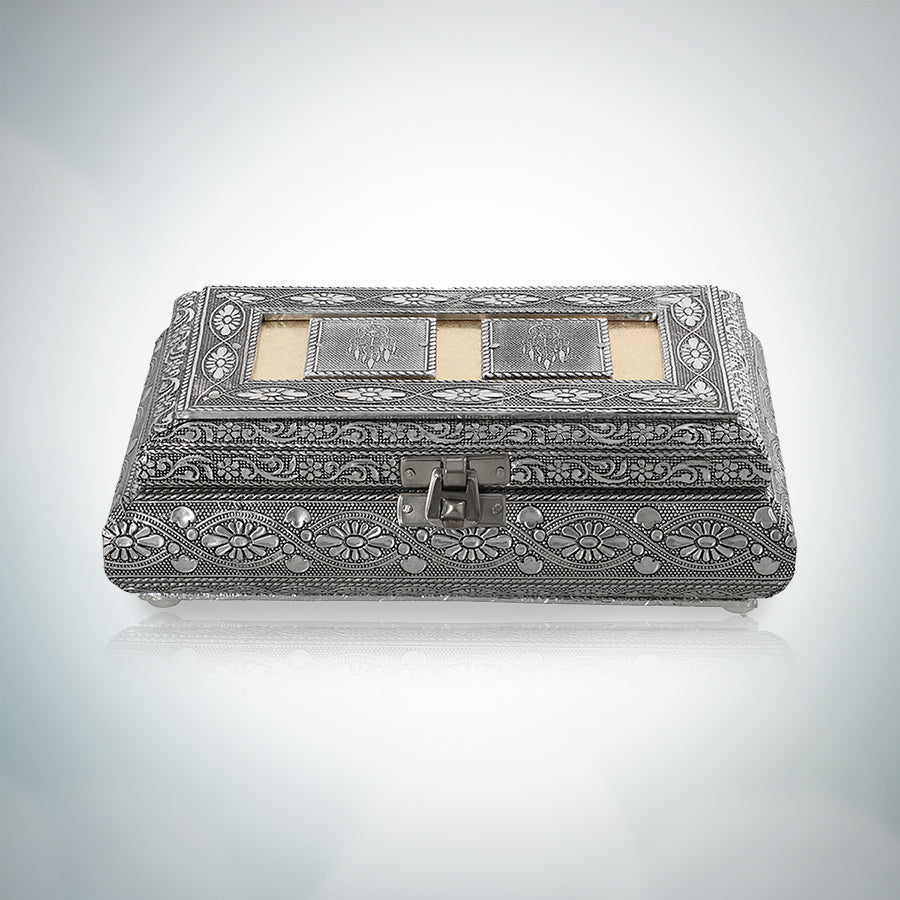 Handgefertigte Aufbewahrungsbox aus Teakholz mit Aluminiumfinish, Antik-Stil, Silber