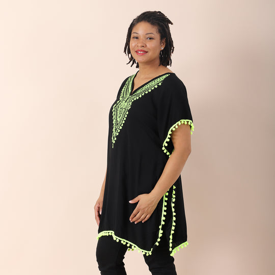 JOVIE bestickter Kaftan mit Quasten, 100% Viskose, Größe: 88x78cm, schwarz mit gelber Stickerei