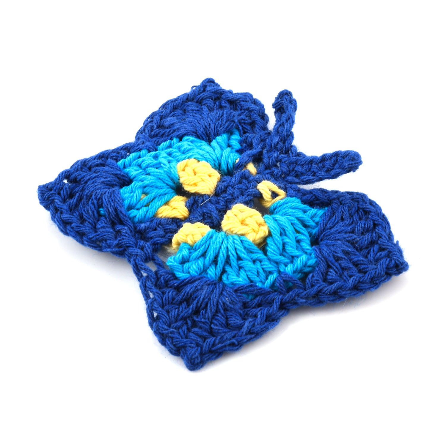 Handgefertigte Brosche mit Häkelarbeit Schmetterling Design, Blau