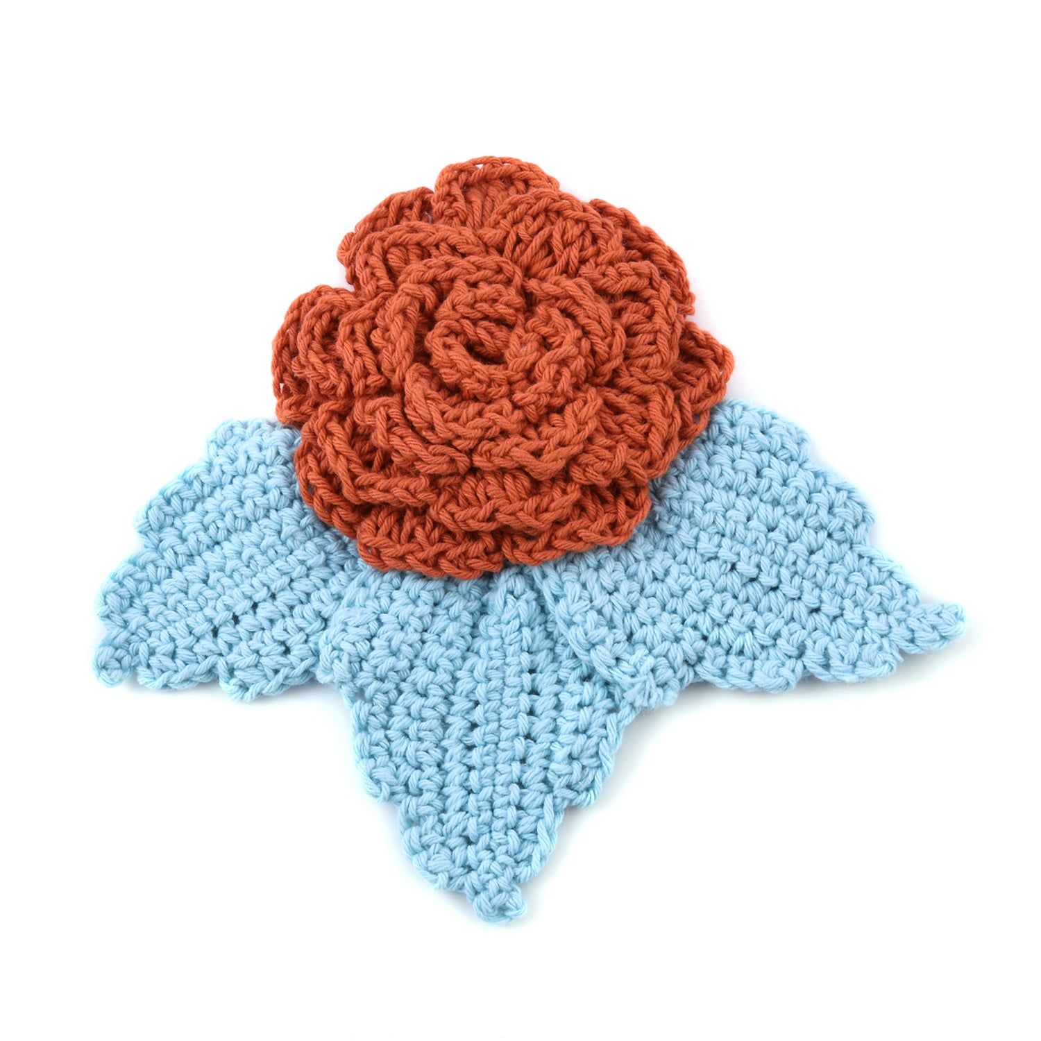 Handgefertigte Brosche mit Häkelarbeit Blumen und Blätter Design, Orange