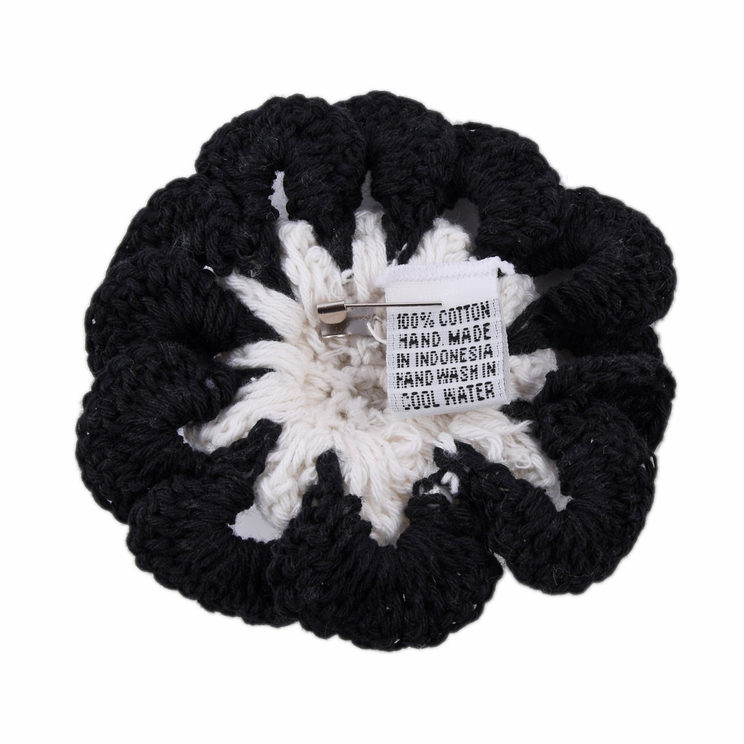 Handgefertigte Brosche mit Häkelarbeit Blumen Design, Schwarz und Weiß