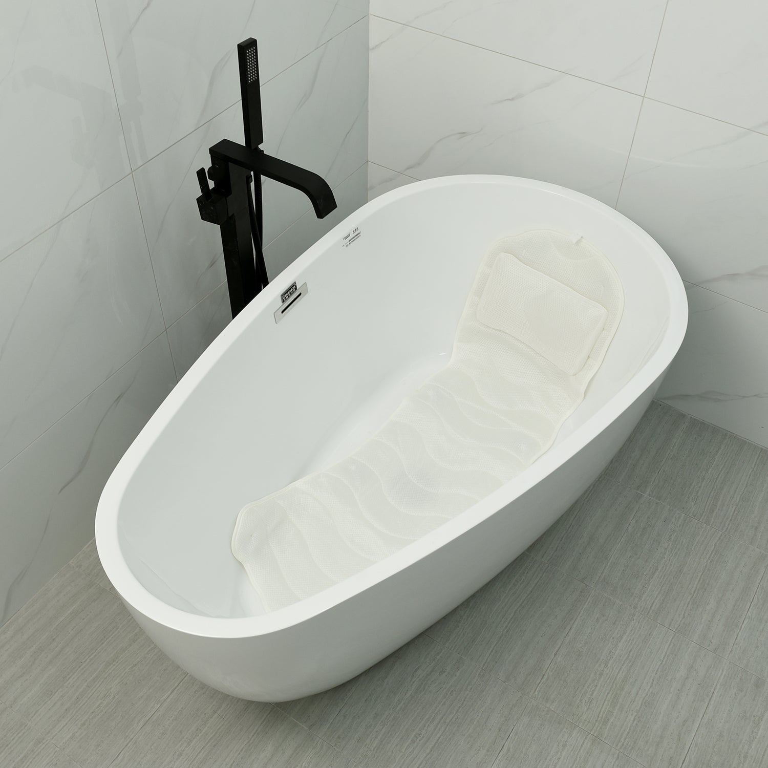 Rutschfeste Ganzkörper-Badewannen-Matte mit Kissen, Größe 119x53 cm, Weiß