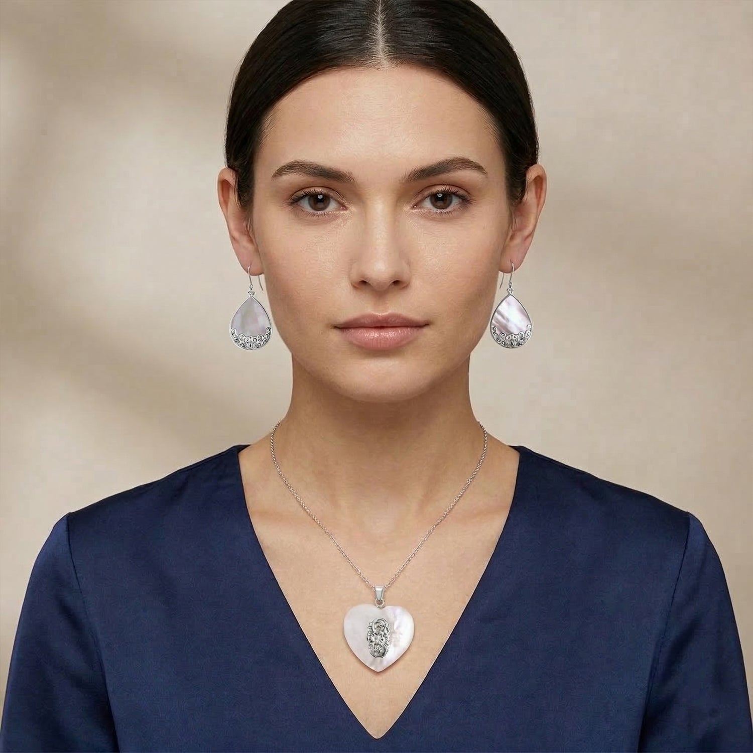 Royal Bali Kollektion- Perlmutt Anhänger und Ohrringe in 925 Silber