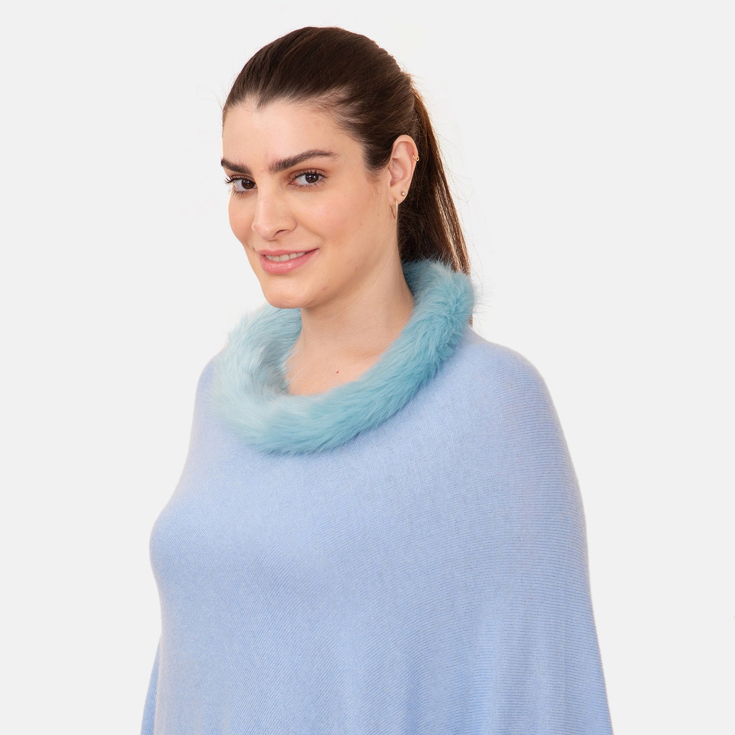 LA MAREY - Kaschmir Poncho mit Kunstfell Bordüre, Hellblau