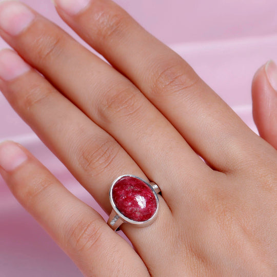 Norwegischer Thulit und weißer Zirkon-Ring, 925 Silber platiniert ca. 7.03 ct