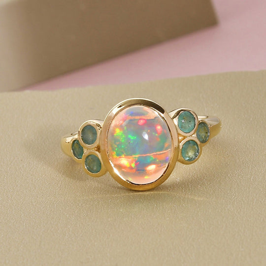 Natürlicher, äthiopischer Welo Opal und Kagem sambischer Smaragd-Ring, 925 Silber Gelbgold Vermeil ca. 2.06 ct