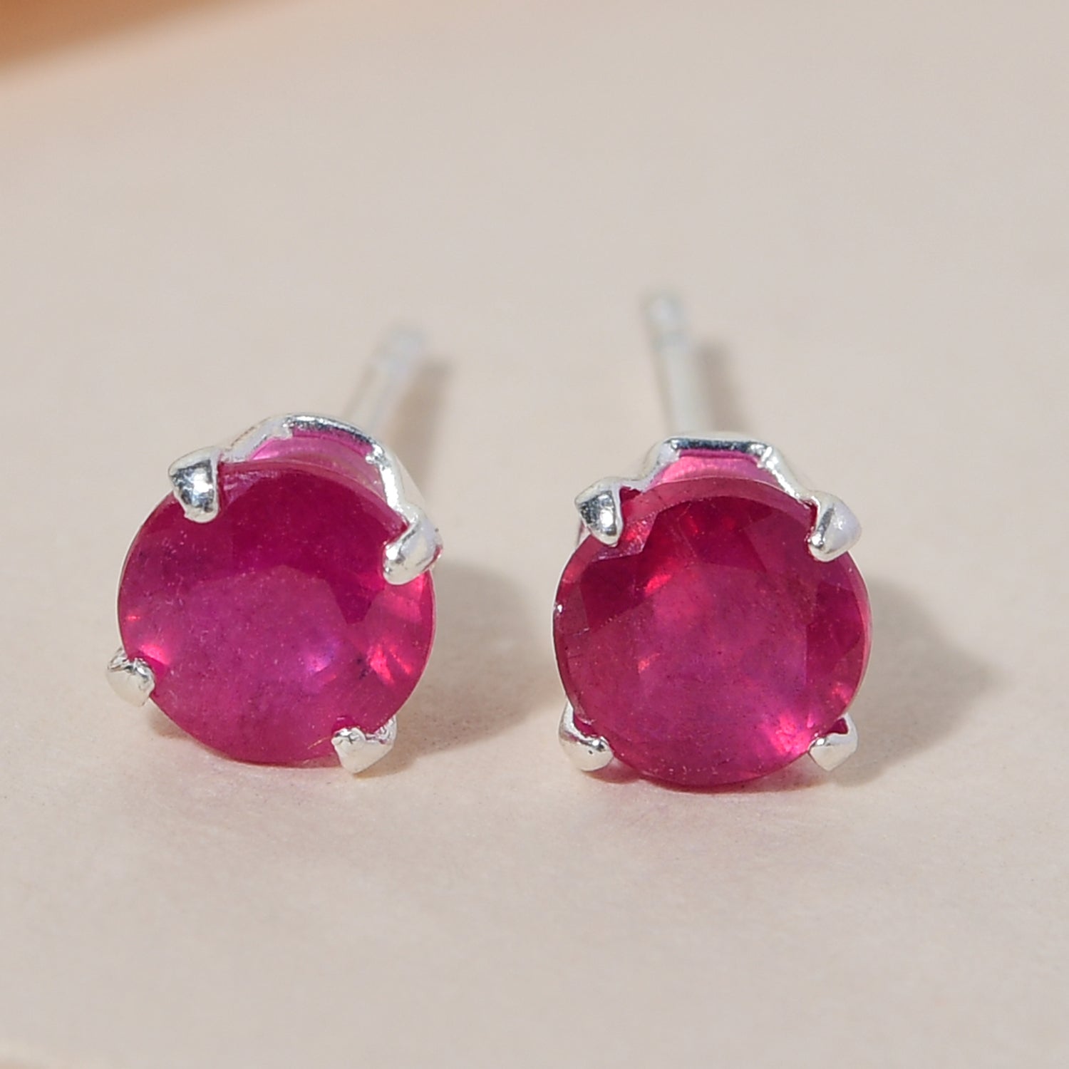 Afrikanische Rubin-Ohrstecker, 925 Silber ca. 1,60 ct
