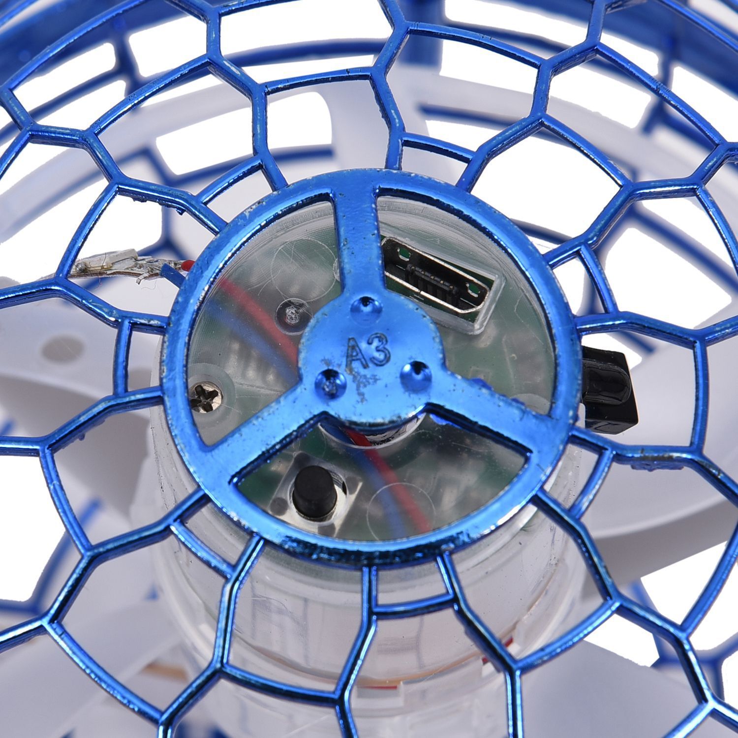 Fliegender Ball mit LEDs und Fernsteuerung, 9x9cm, blau