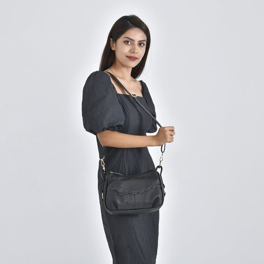 Crossbody Bag aus echtem Leder, gewelltes Design, Größe 29x9x20cm, grau