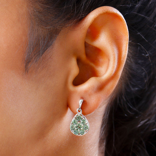 Natürliche, grüne Apatit-Ohrringe, 925 Silber platiniert ca. 2.06 ct