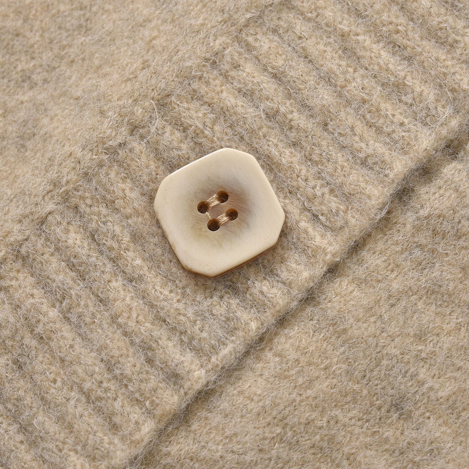 LA MAREY - Strickjacke mit Knöpfen, beige