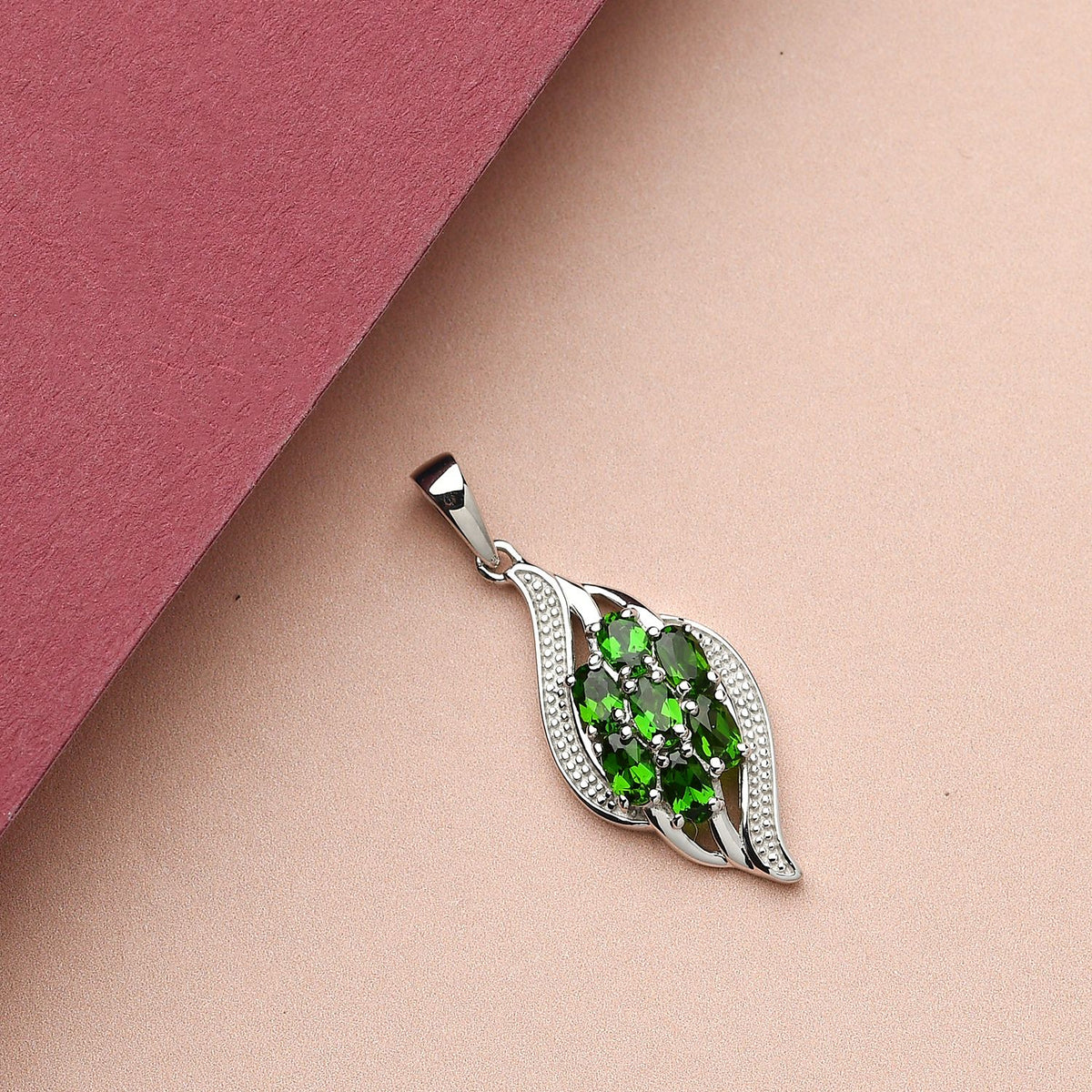 Natürlicher Chromdiopsid-Anhänger, 925 Silber platiniert ca. 1,65 ct