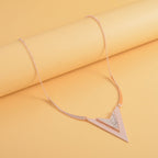 Chevron Form Weißes Kristall Halskette, ca. 50 cm, roséfarben