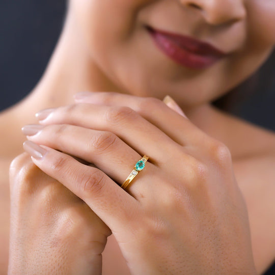 Kolumbianischer Smaragd und weißer Zirkon-Ring, 925 Silber vergoldet ca. 0.39 ct